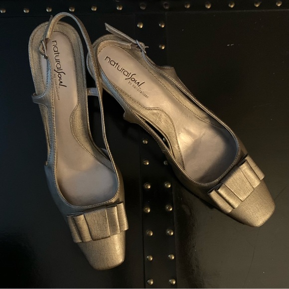 Quiet Elegance ~ Timeless ~ NATURAL SOUL by Naturalizer ~10 M ~ Flatbow~gold… - Picture 1 of 9